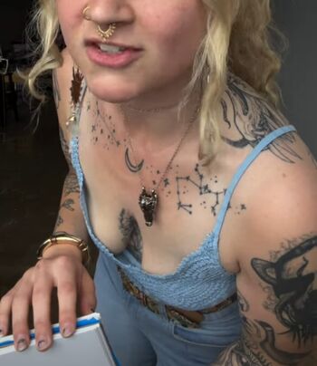 Full leaked Eggsinatrenchcoat private photo