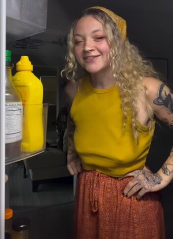 Full leaked Eggsinatrenchcoat private photo