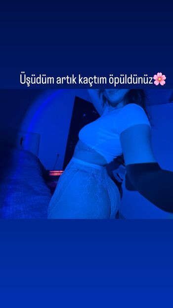 Full leaked Itsmenazli private onlyfans photo