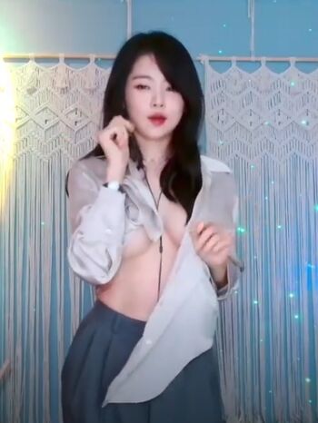 Full leaked Makemyself private photo