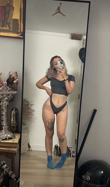 Full leaked A m z private photo