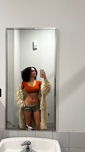 Full leaked Aaliyeezy private photo
