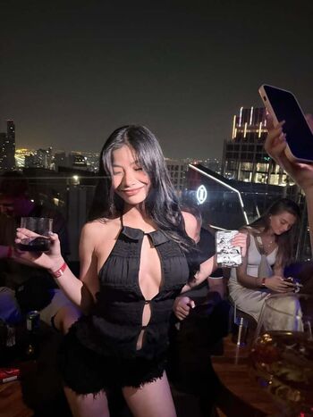 Full leaked Aaomhelloo page private onlyfans photo