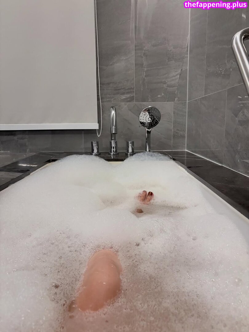 Saipetch B. / aaomhelloo Фото обнажённых OnlyFans #130