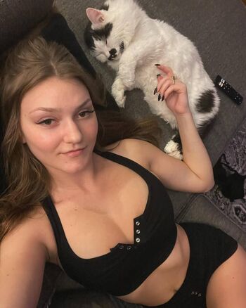 Full leaked Abigail page private photo