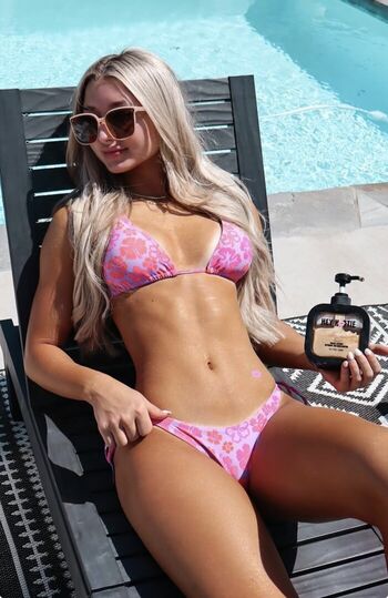 Full leaked Addi shaw page private onlyfans photo