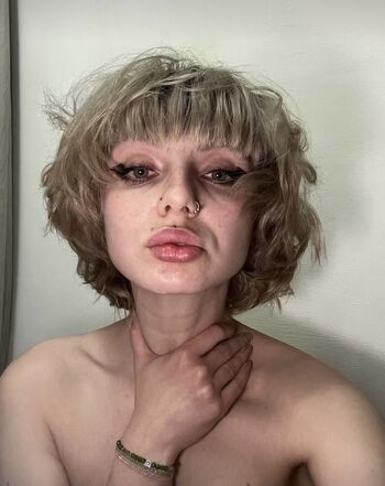 Full leaked Adelinam private photo