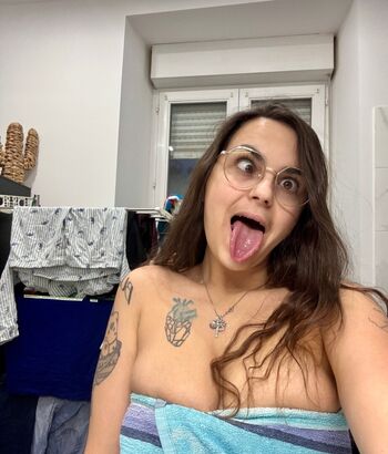 Full leaked Adelinecht private photo