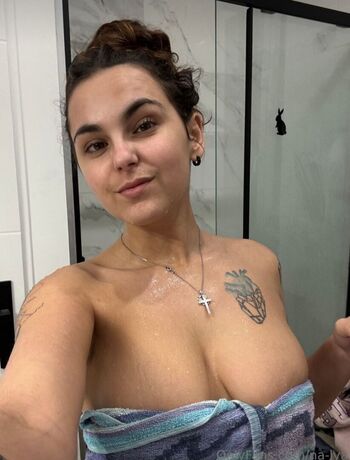 Full leaked Adelinecht private photo