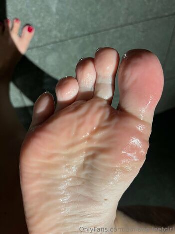 adriana.feetgirl