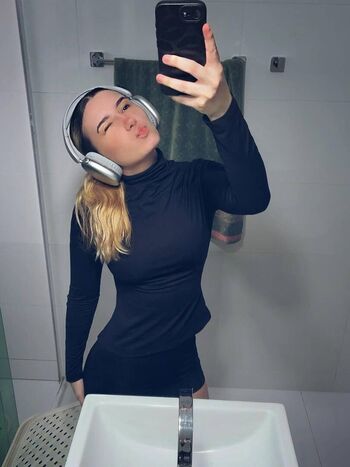 Full leaked Adriele buchner private photo