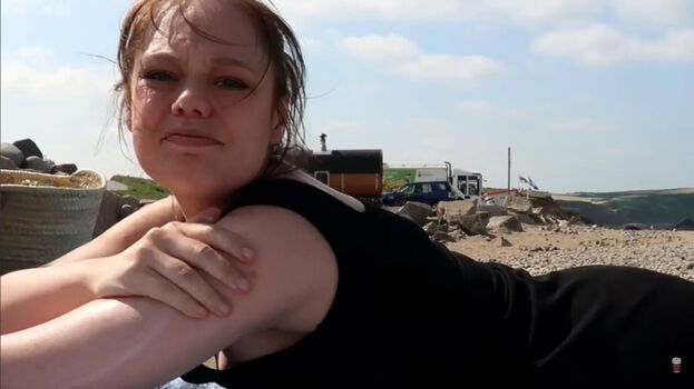 Full leaked Adventuresofellie private photo