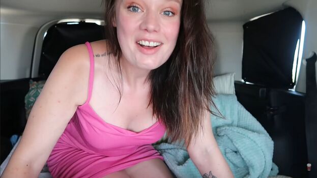 Full leaked Adventuresofellie private photo