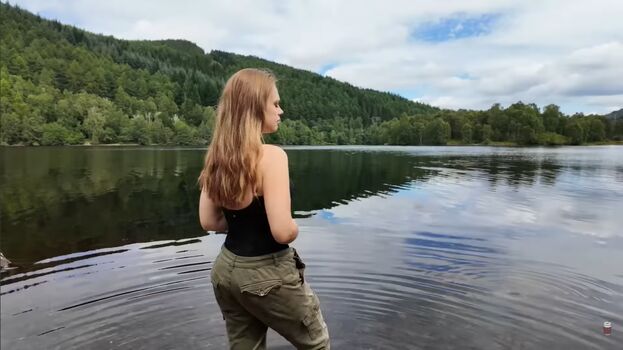 Full leaked Adventuresofellie private photo