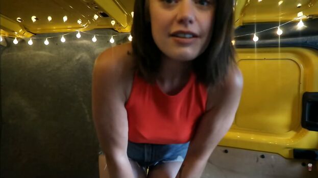 Full leaked Adventuresofellie private photo