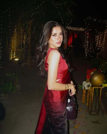 Full leaked Aena khan private photo