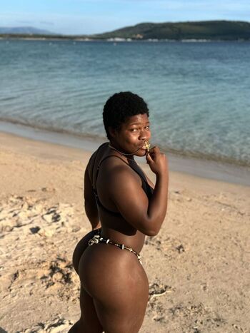 Full leaked African booty meat private photo
