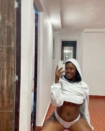 Full leaked Afrolatina private photo