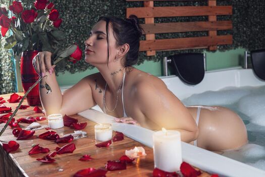 Full leaked Ahinovi private photo