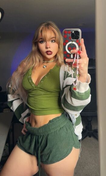 Full leaked Aiiygatorz private onlyfans photo