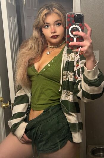 Full leaked Aiiygatorz private onlyfans photo