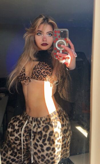 Full leaked Aiiygatorz private onlyfans photo