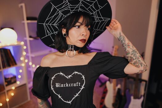 Full leaked Aileensenpaireacts private onlyfans photo