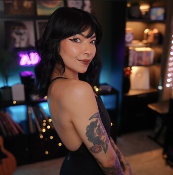 AileenSenpaiReacts