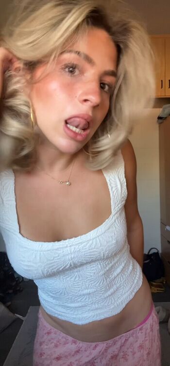 Full leaked Ainsley rolstad page private onlyfans photo