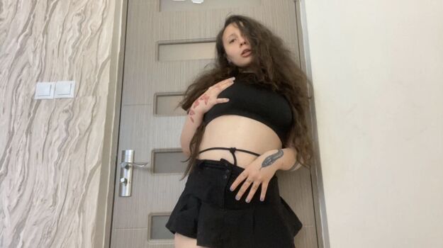 Full leaked Aisharouhi private onlyfans photo