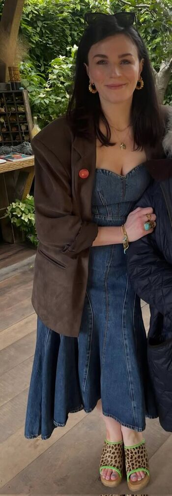 Full leaked Aisling bea private photo