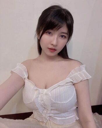 Full leaked Aiwei hero private onlyfans photo