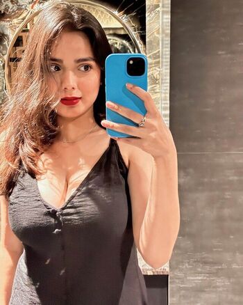 Full leaked Akriti bajpai private photo