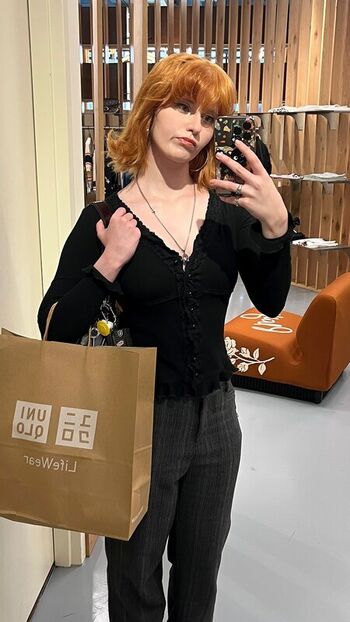Full leaked Akutles private photo