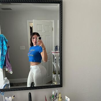 Full leaked Albanian girls private onlyfans photo