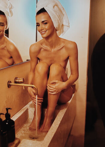 Full leaked Aldrina gashi private onlyfans photo