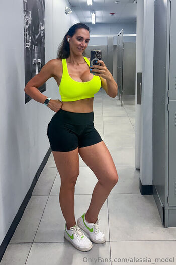 Full leaked Alessia model page private photo