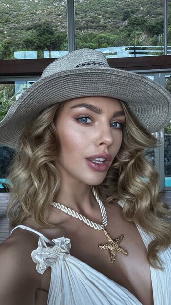 Full leaked Alexa breit  page private onlyfans photo