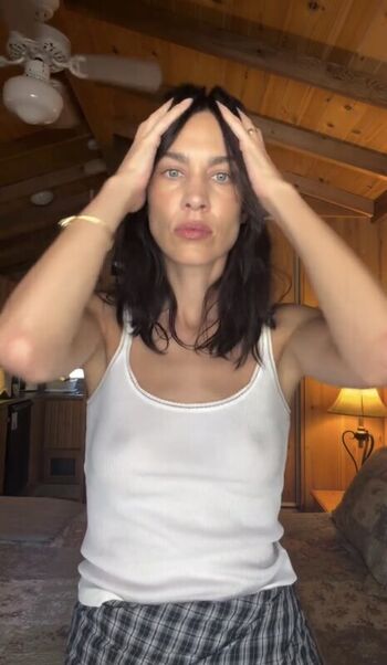 Full leaked Alexa chung private photo