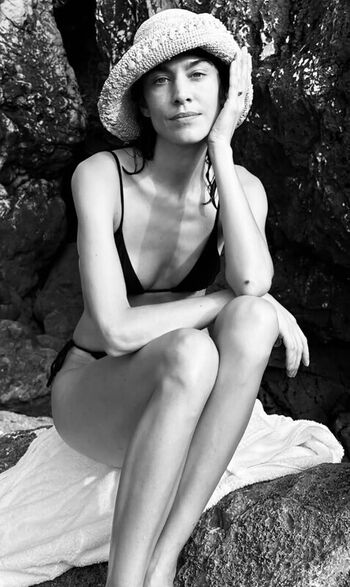 Full leaked Alexa chung private photo