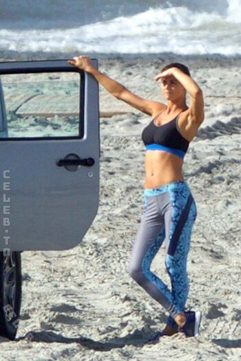 Full leaked Alexandra daddario private photo