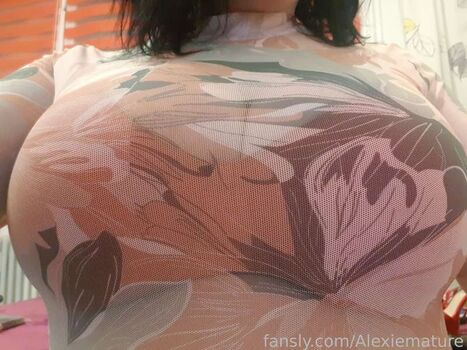 Full leaked Alexiemature private onlyfans photo