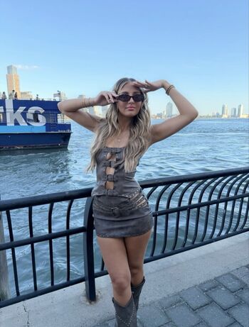 Full leaked Alexisbergeron private onlyfans photo