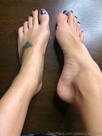 Full leaked Alexisyogafeet private photo