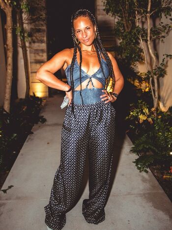 Full leaked Alicia keys private onlyfans photo