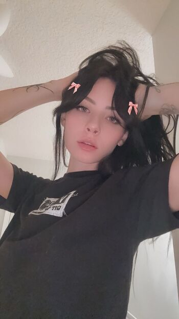 Full leaked Alignedbykarissa private photo