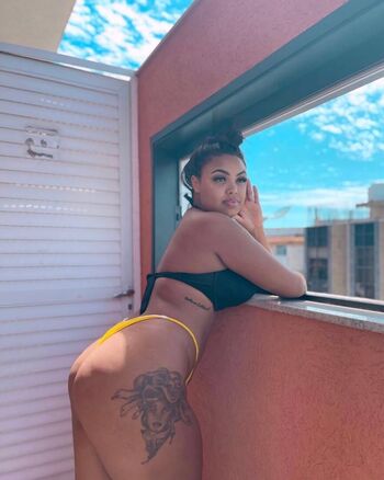 Full leaked Alineoliveira private photo