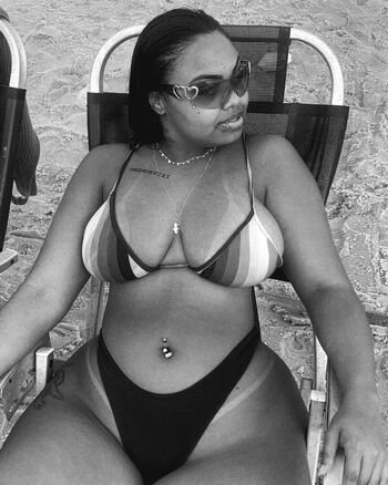 Full leaked Alineoliveira private photo