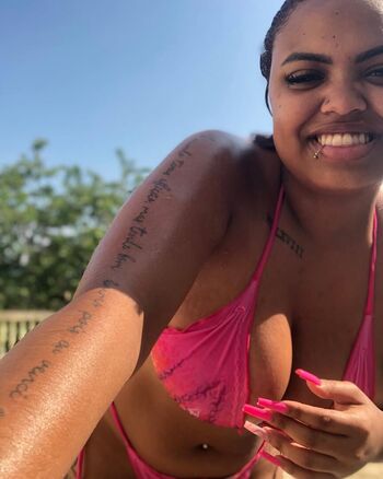Full leaked Alineoliveira private photo