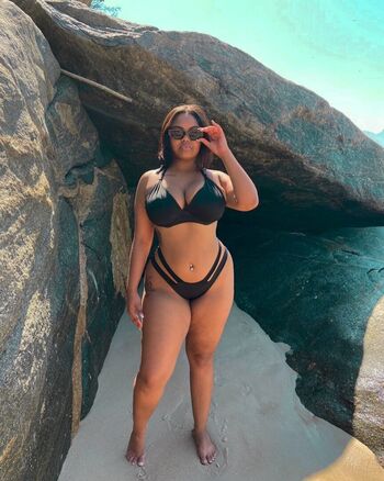 Full leaked Alineoliveira private photo